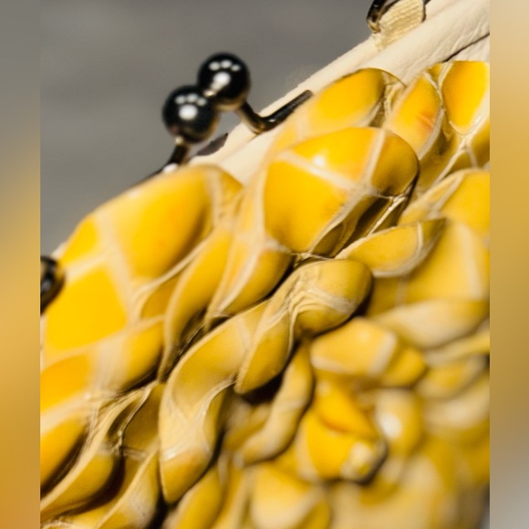 BRIGHTON BEIGE LEATHER ROSE KISSING CLOSURE CROSSBODY WHEAT CHAIN - Picture 16 of 17